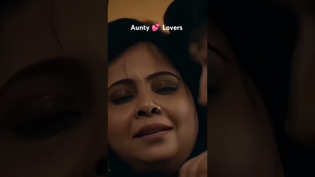 Only Aunty Love' 💕🥰🥀 #aunty #auntylove #auntykissing #trending #ytshorts#full #kiss #aunty