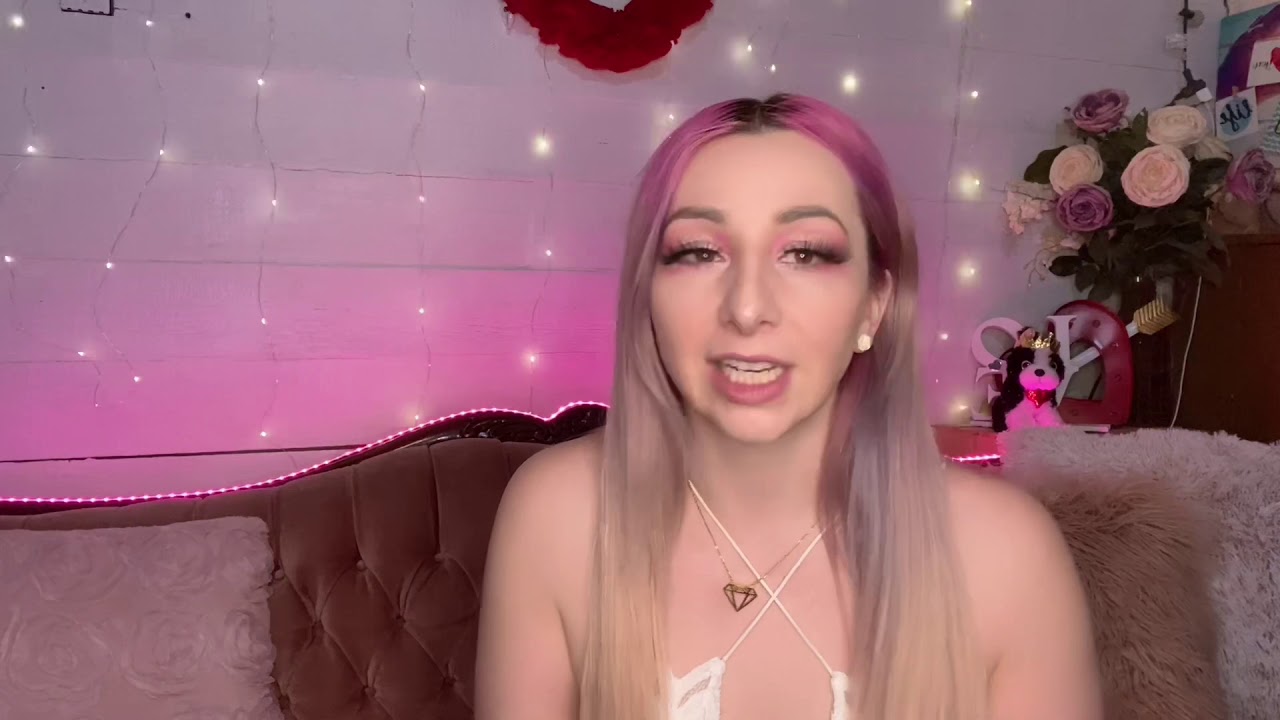 Only fans girl / cam girl / crypto obsessed ! Jewels Davine
