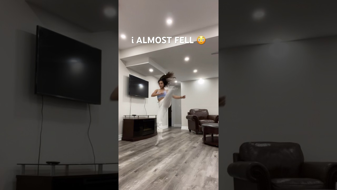 OOPS! #taekwondo #fitnessmotivation #martialarts #fitness #gym #flexible #flexibility #gymnastics