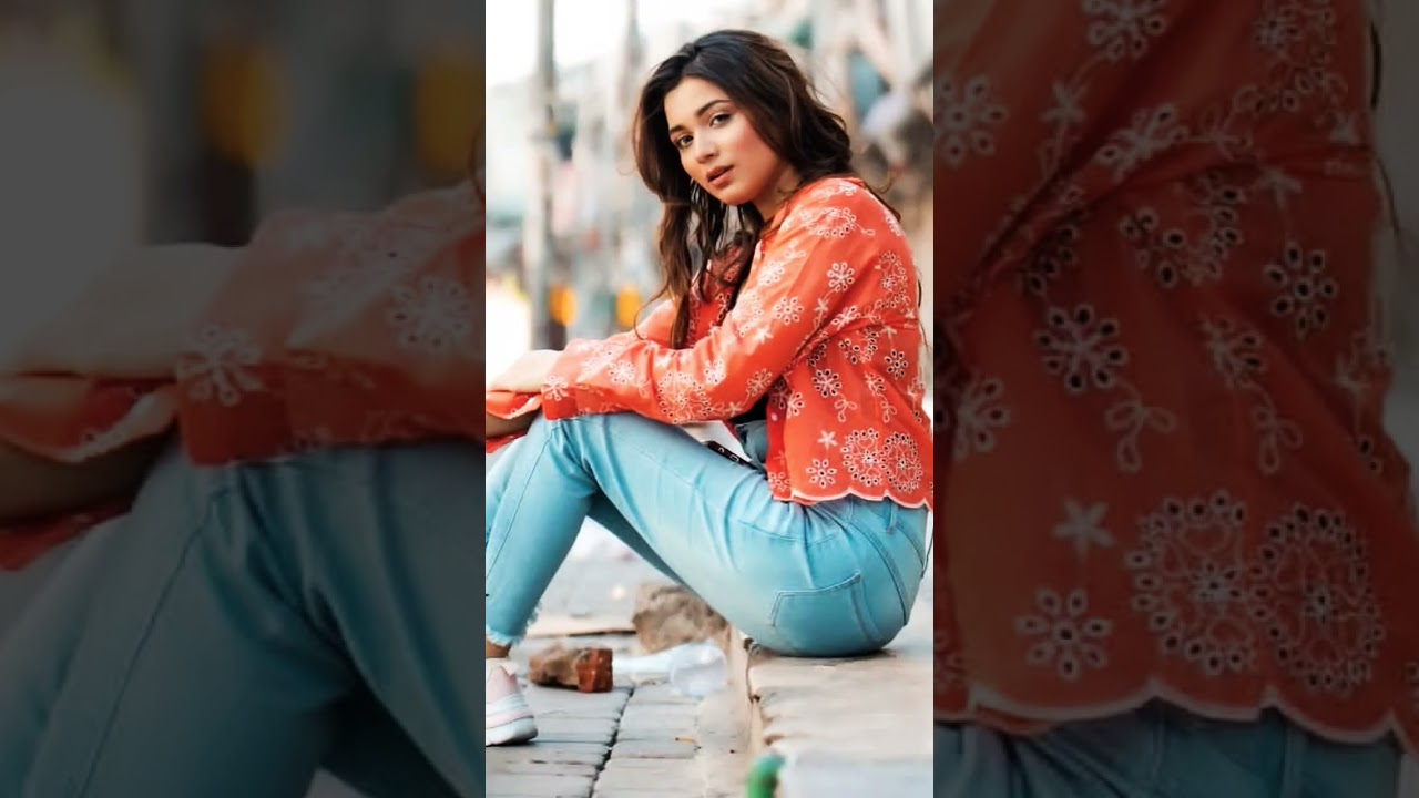 pakistan actress hiba bukhari & dur e fishan hot cleavage tight jeans bold dressing hot photoshoot