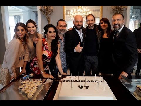 Paramparça veda pastasını kesti...