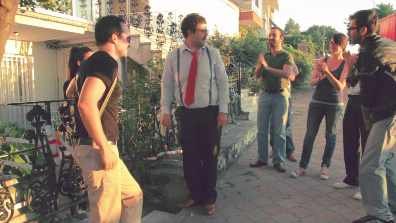 Patlak Sokaklar / Bölüm 1 - Esrarengiz Olay