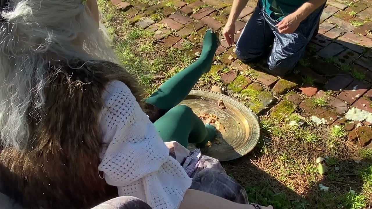 Pedal Witch: kiss my feet, peasant!