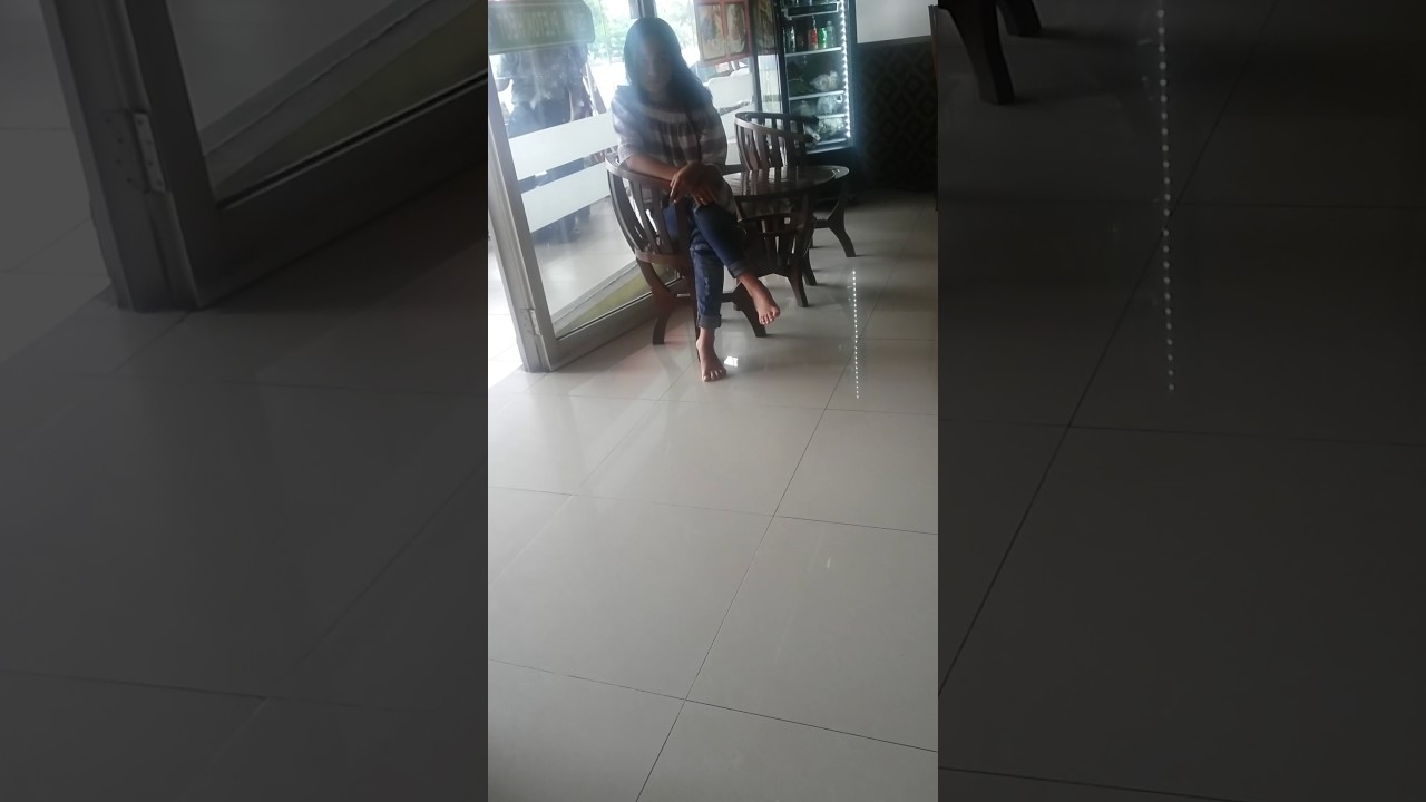 Pegawai ph lg duduk cantik