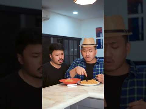 Pembagian porsi mie instan…