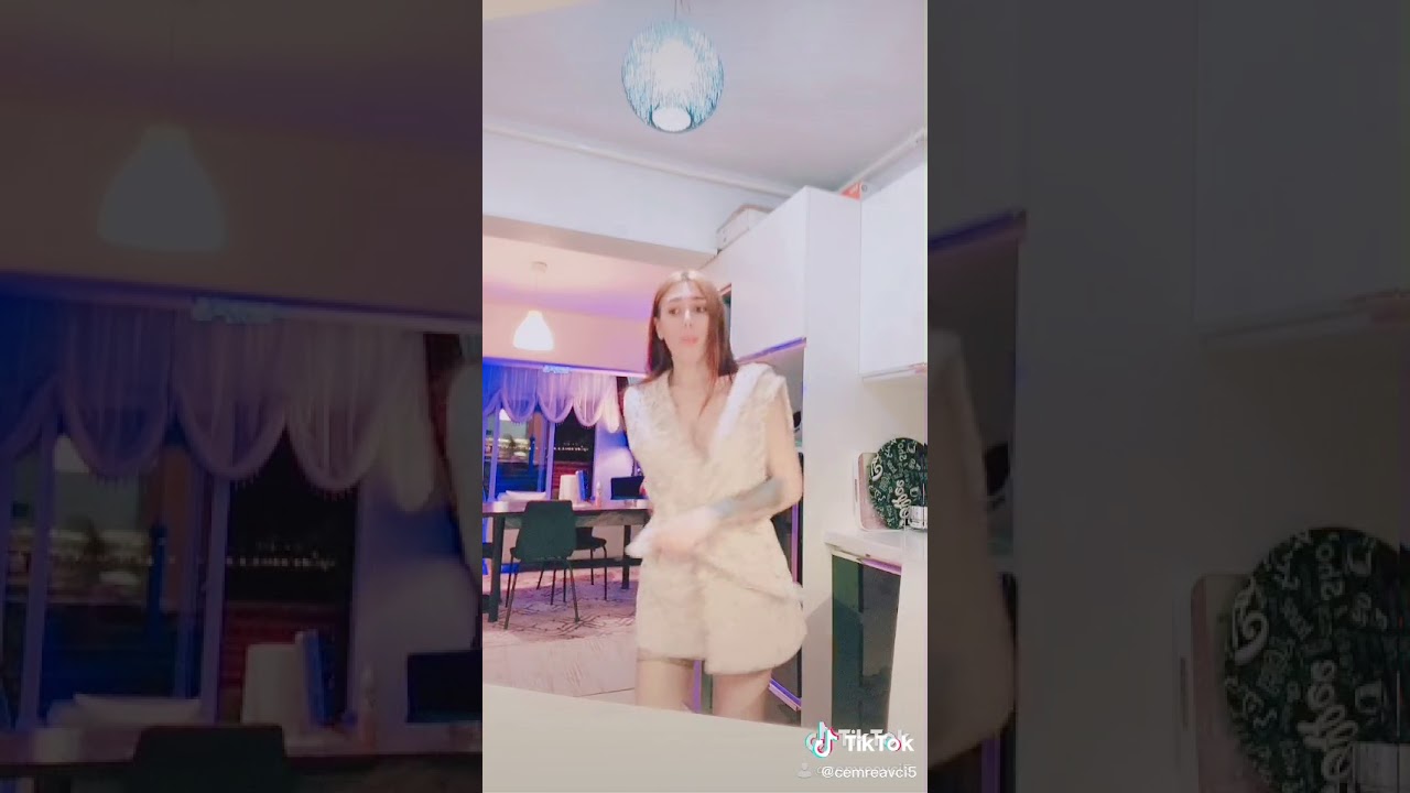 Periscope üniversiteli kız twerk Show yapıyor