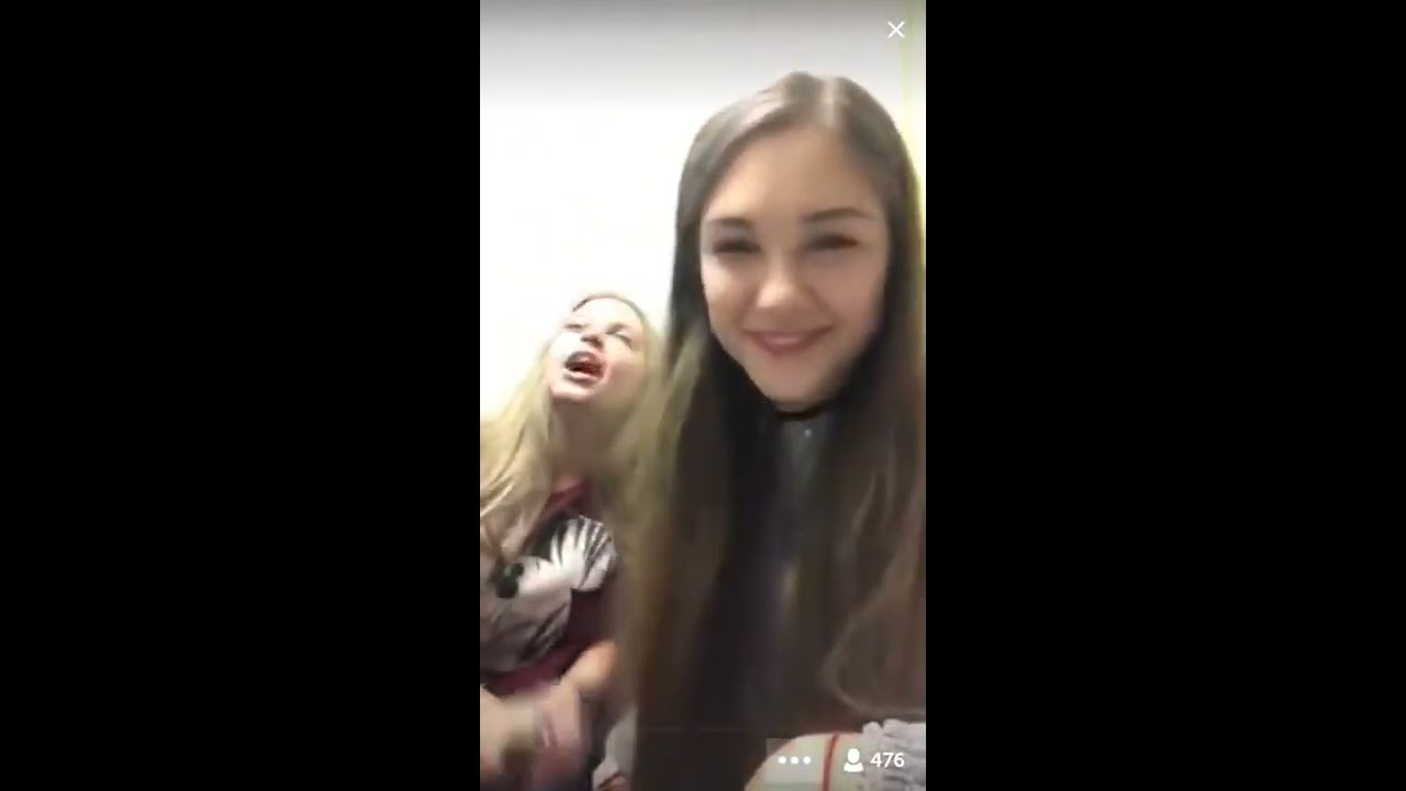 Periscope Show - Lesbian Turkish girls kissing in turn. 😘