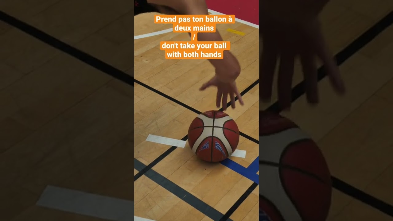 Prend pas ton ballon à deux mains 🏀 #basketball #basketballshorts #basketballtraining #shorts
