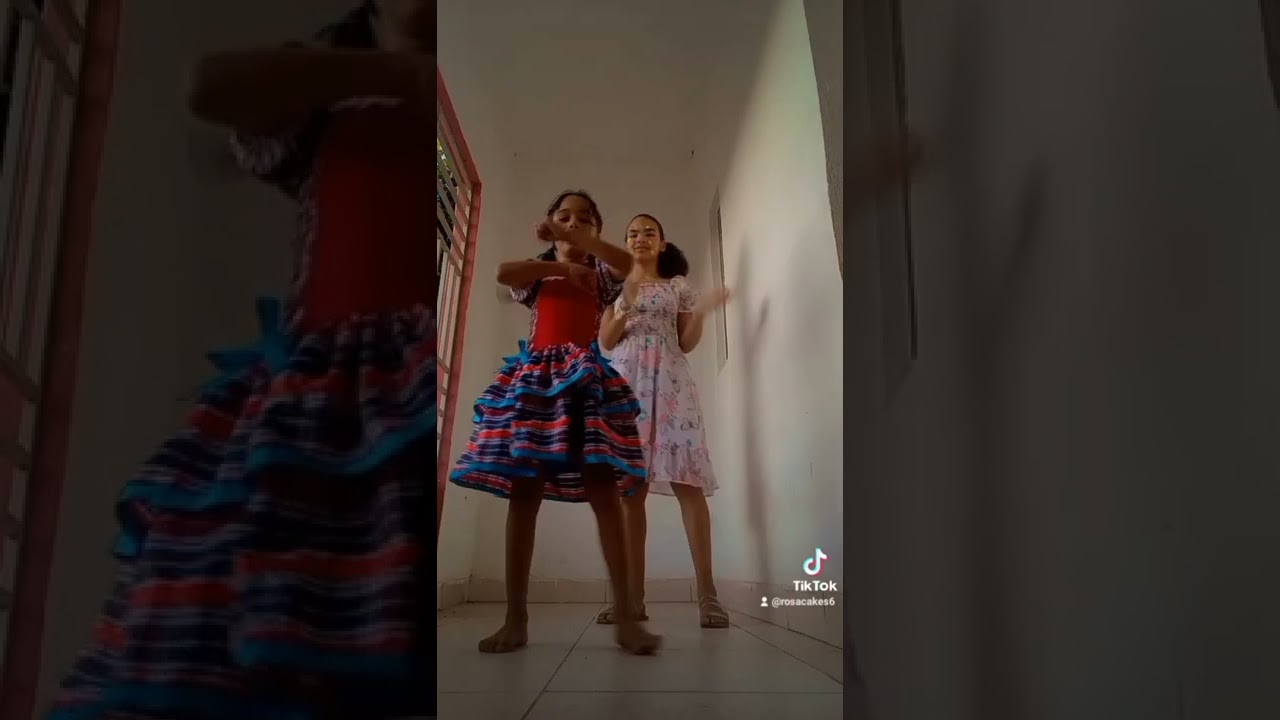 primas dançando joga de ladinho 😎 #prima #tiktok (◠ᴥ◕ʋ)