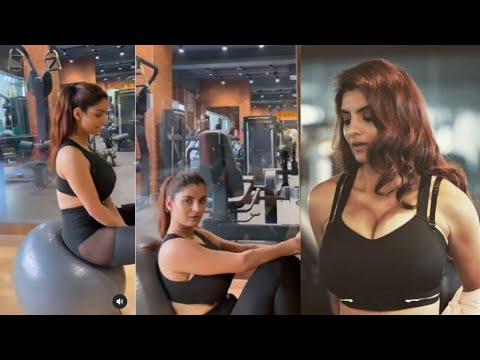 Private Hot Video: Gandii Baat fame Anveshi Jain works out in sexy sports bra and yoga pants,