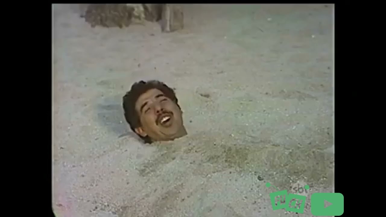 professor Girafales recebendo cócegas nos pés 😂😂😂