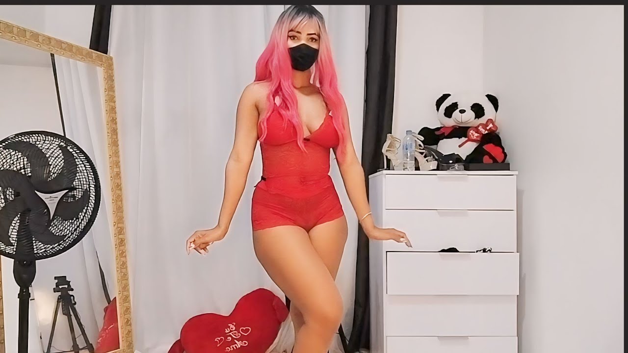 provando lingerie vermelha rendada
