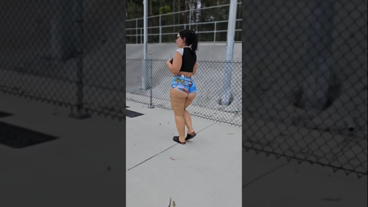 Public Ka Reaction Dekho Jab Ye Ladki Aayi #girl #girlshorts #shorts #shortsfeed #viralvideo