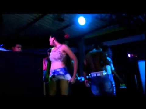 putaria no baile..  MC come fan ao vivo