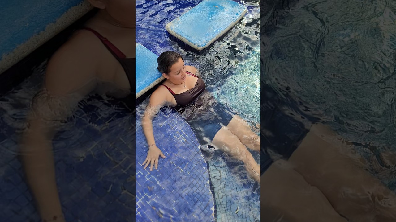 Que Rico Bañando en La Piscina