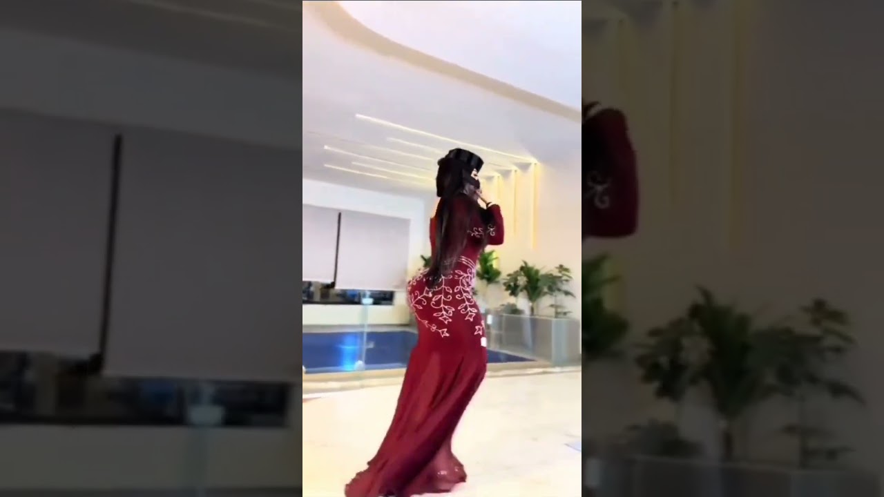 Queen of Dubai shikha abaya walk on fashion #duet #barbie #makeup #shorts #shortsfeed #youtubeshorts