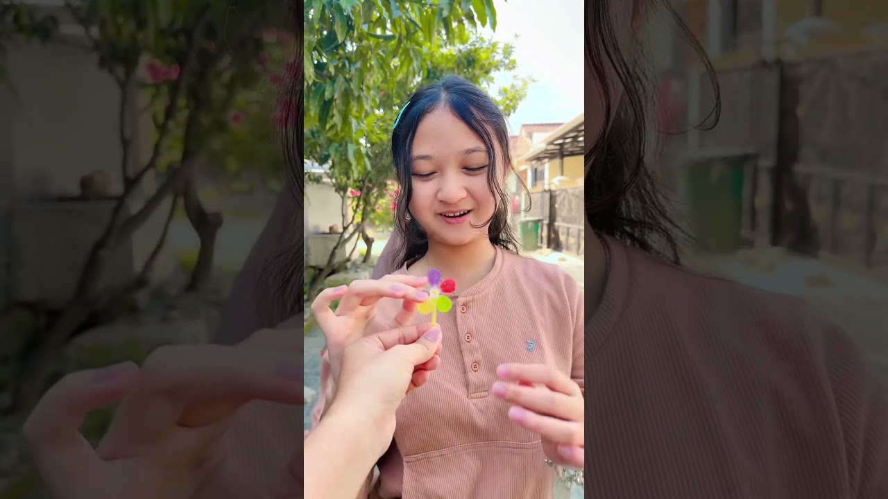 RAISHA KAKA INDAH DAN BUNDA DIJAH SENENG MAKAN PERMEN WARNA WARNI KIPAS ANGIN #shorts