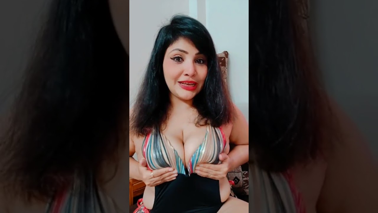 Rajsi Verma live  | cleavage show