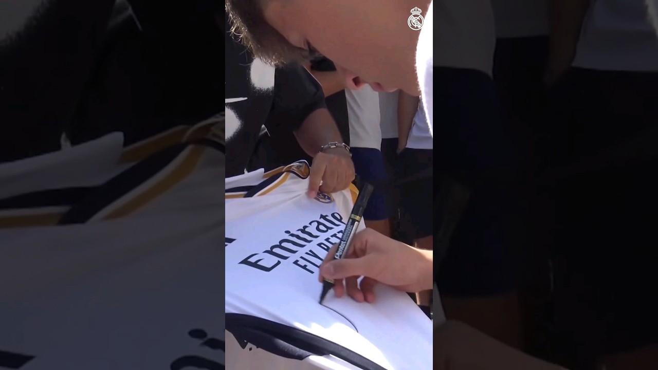 Real Madrid taraftarları Arda Güler için imza sırasında 📸