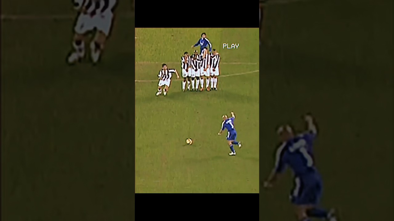 Roberto Carlos vs buffon 😳👏 #football #soccer #shorts