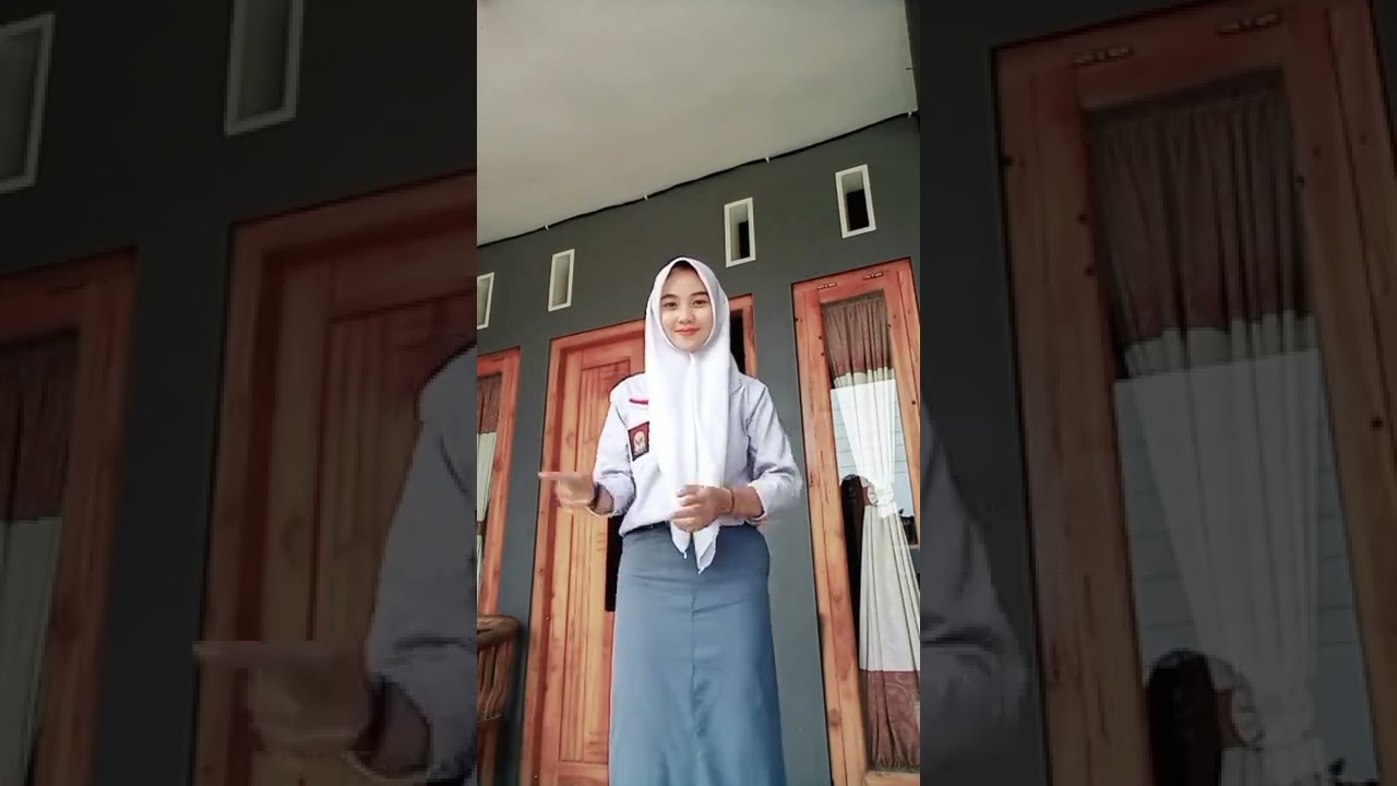rok abu abu ketat licin