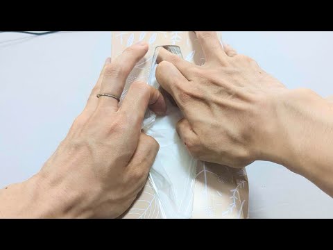 Role play in which the top of a tissue box is violently touched by hand ASMR