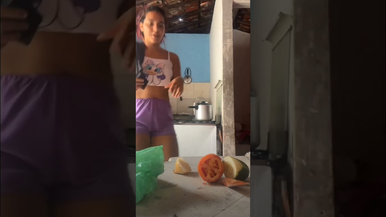 Safadinha De Shortinho super curto - Part 1/3 🔥