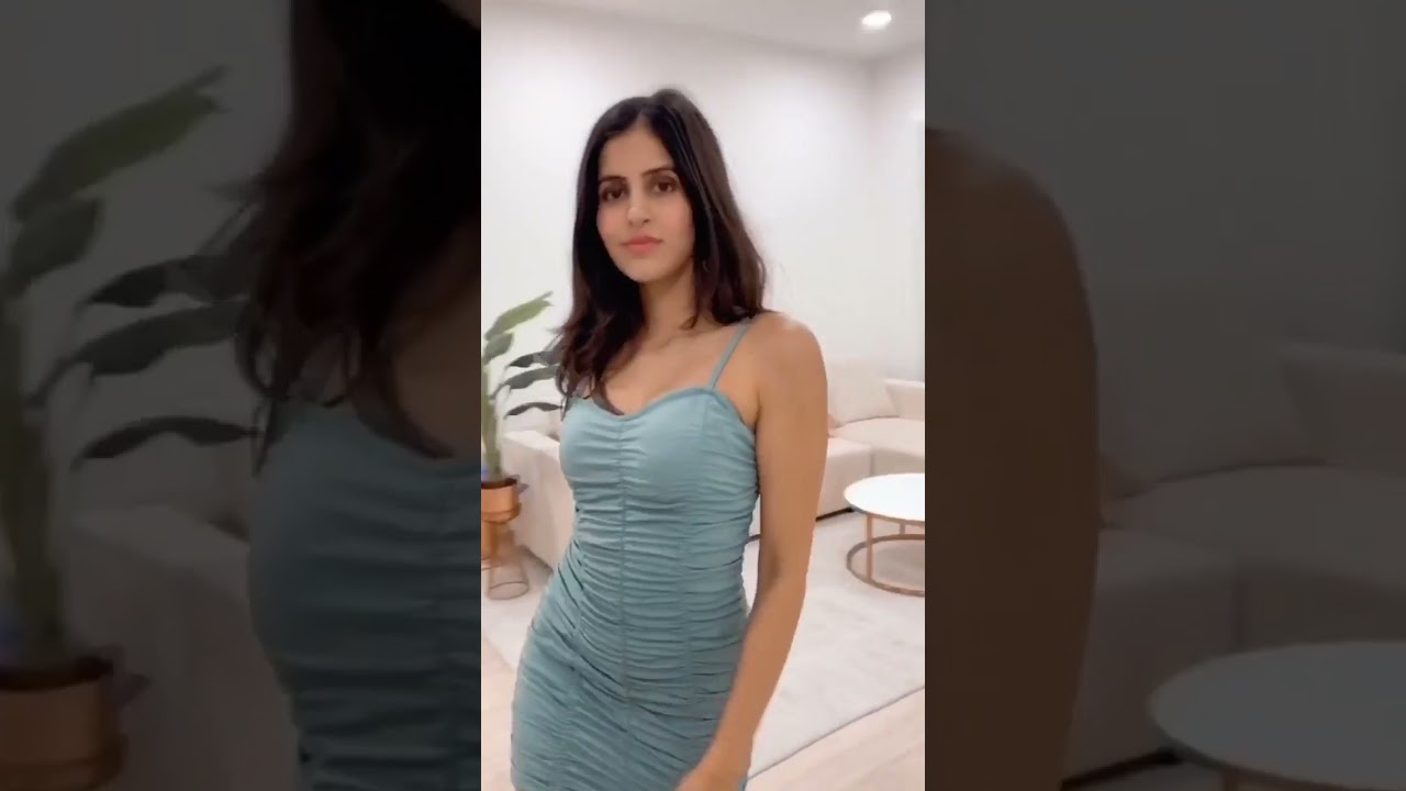 Sakshi Malik wear grey fit dress