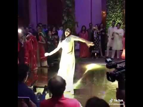 SARA ALI & KAREENA KAPOOR HOT Bollywood actress