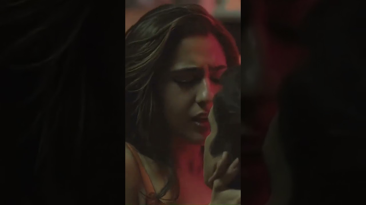 Sara ali khan all kissing scene