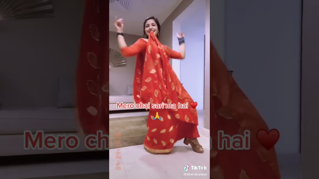 saree beauty 🔥 #saree #beauty #tiktok #navel🔥 #addicted #Indian #reels #trends #dance #backless