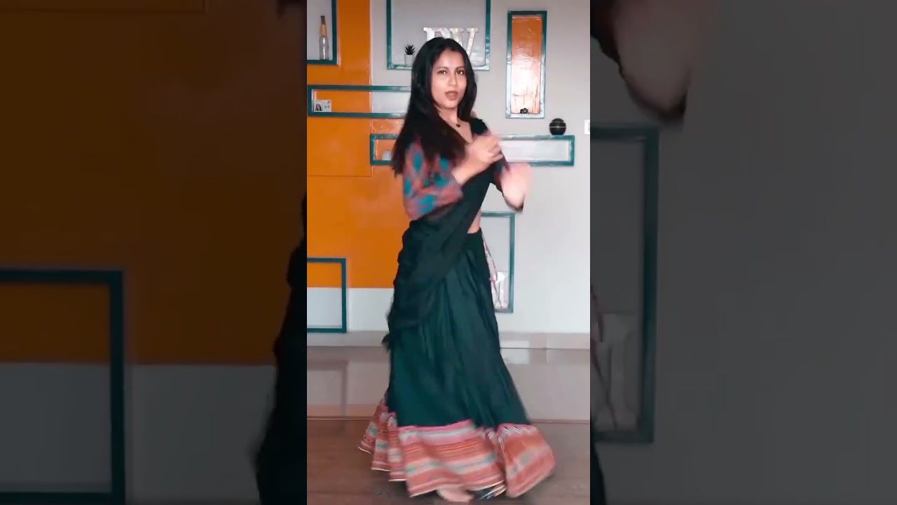 saree navel