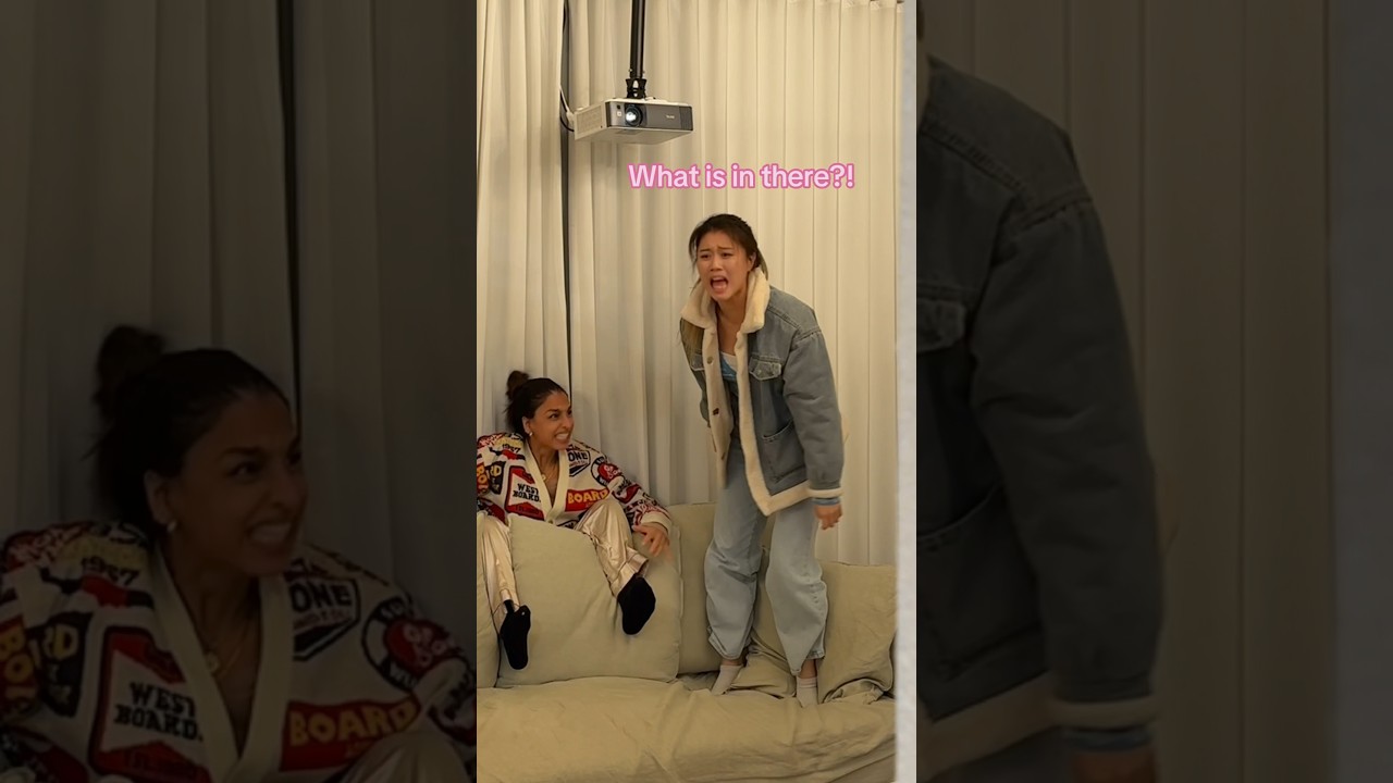 Scared prank on girls 👀👯‍♀️🤣 #shorts #prank #comedy @avneesha_delulu