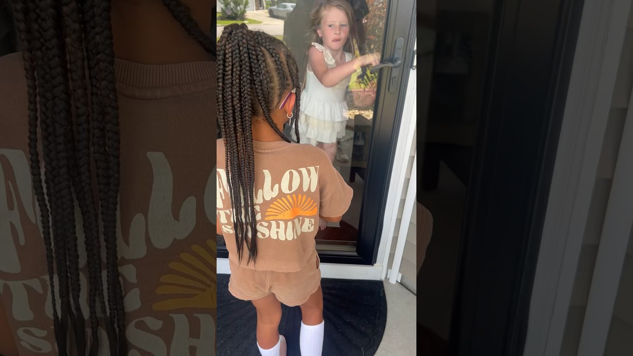 Scarlett giving Ari her phone case!❤️ #scarlettgray #shorts #givingheart