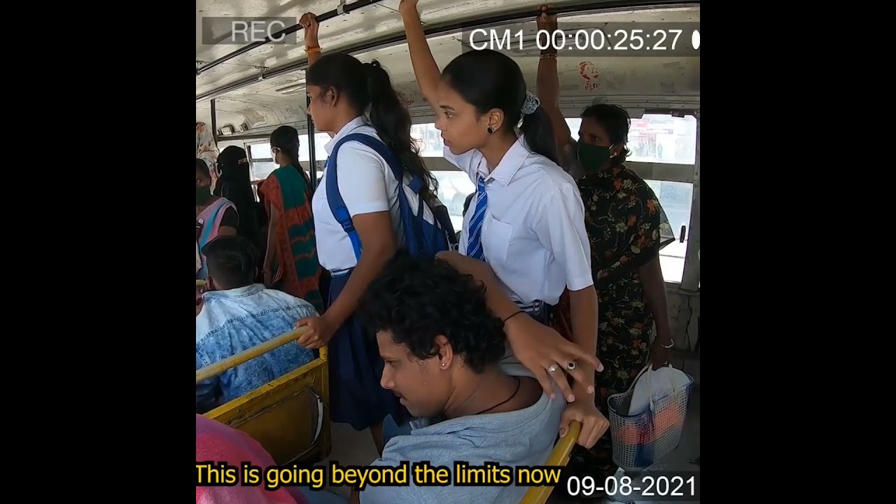 school girls ko bus me cherte hwe vedeo Virall #shorts #youtubeshorts#funny#cute#cutebaby#funnyvideo