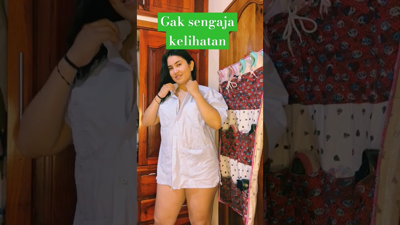 se cantik ganti baju gak sengaja kelihatan...