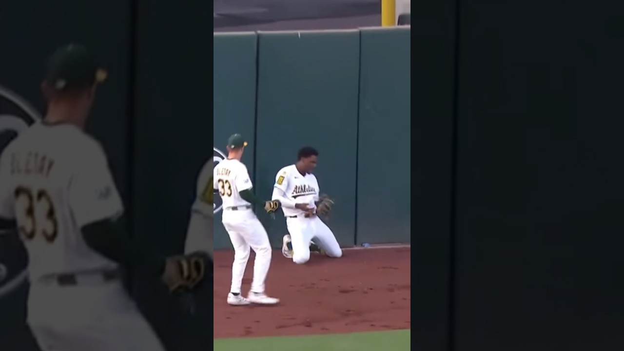 Señoras y señores; Denzel Clarke ⚾ #mlb #baseball #beisbol #denzelclarke #athletics