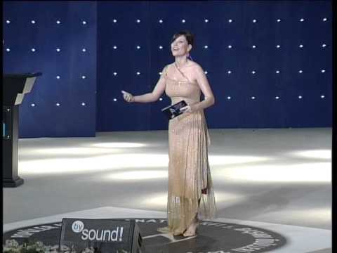 Seray Sever FoxSav 1. Başarı Ödülleri Törenini Sunuyor