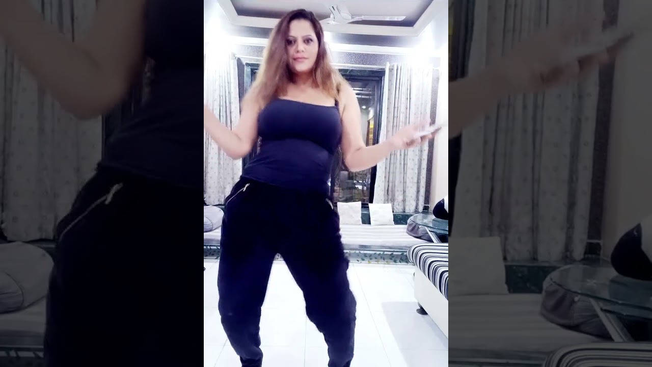 sexy aunty sapna #chubby #cleavage #boobsshow #hugeboobs #auntylovers #sexyvideos #bootyshake