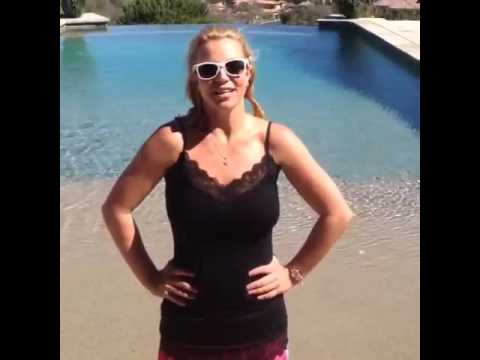 Sexy Britney Spears-accepted ice bucket challenge