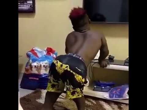 Shatta bundle dey twerk.... eeeeish!!!