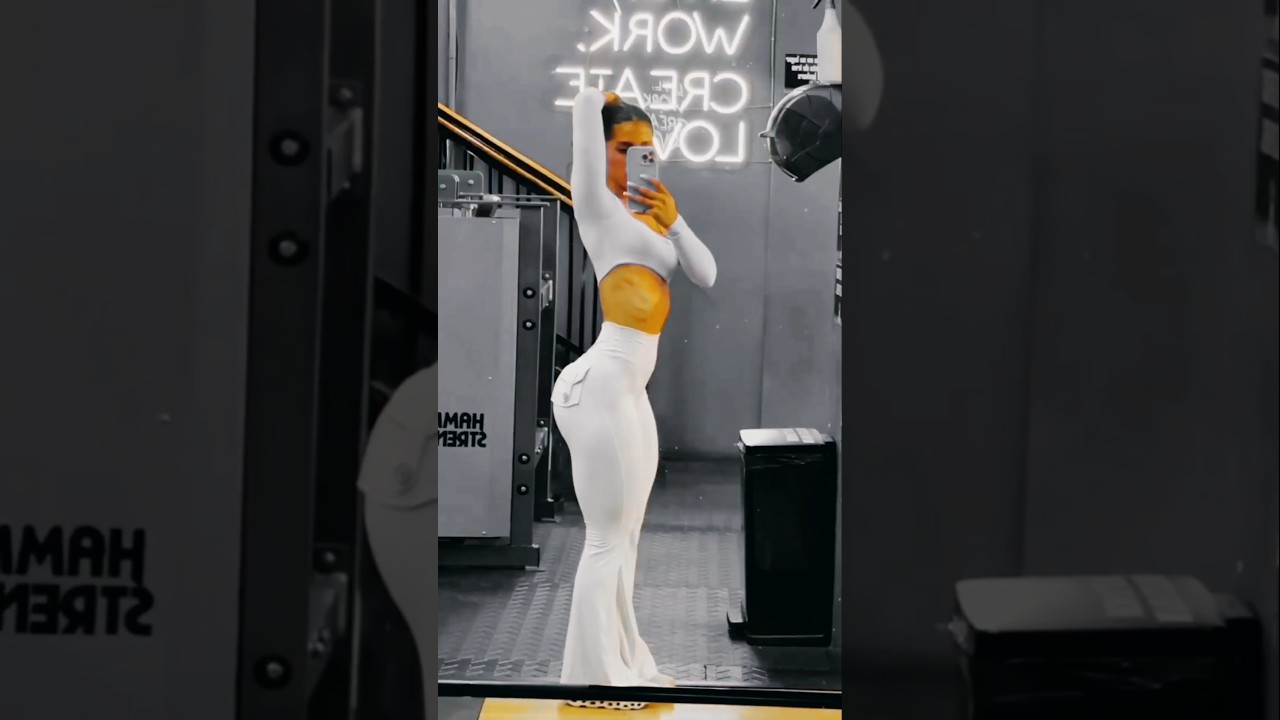 She Built Her Dream Fitness 🔥🍓🍓 #fitness #crossfit #model #gymlover #legsday #glutes #thickness