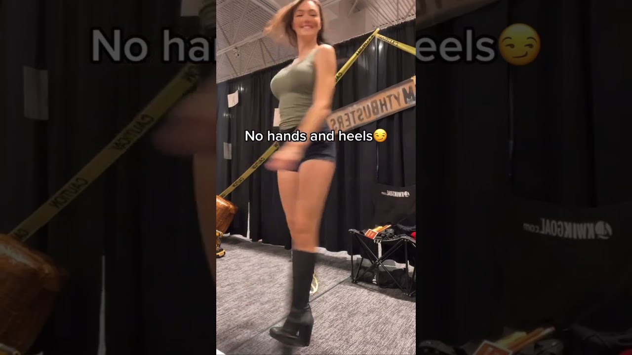 She got those 🍑 👀
