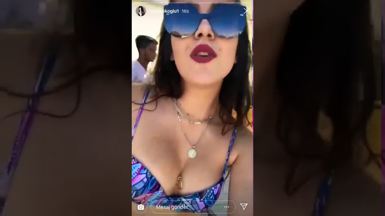 Simge Barankoğlu Memesi Sallanıyor  Bikini, Plaj, Dans, Sexy