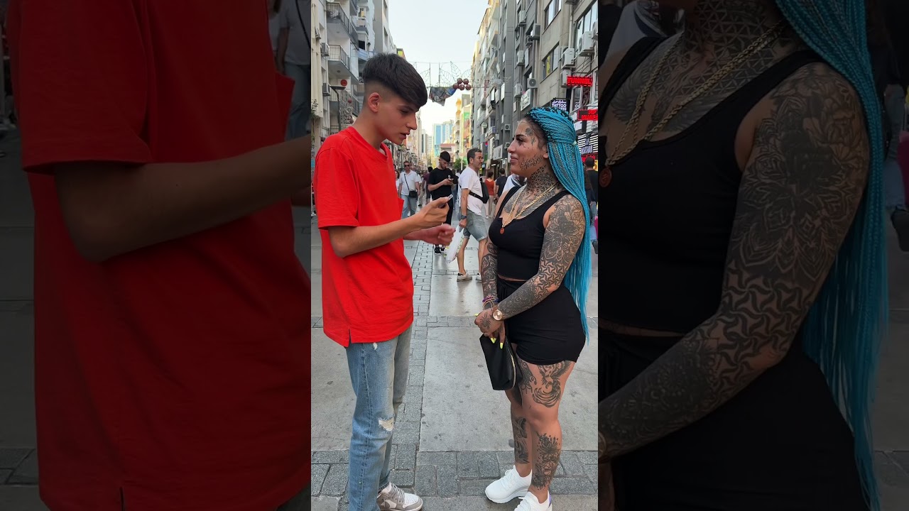 Sizce Kaç Dövmesi Var ? 😂