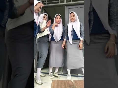 Sma rok ketat licin parah. putih abu abu