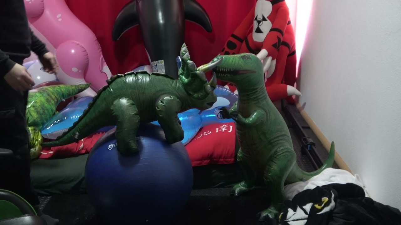 Small Inflatable Tricera dinosaur sit pop