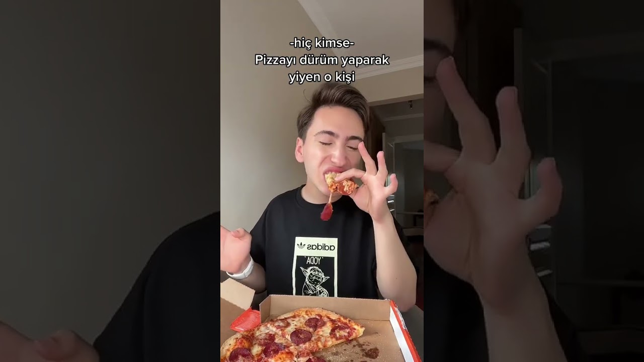 Sınıfta pizza yemek
