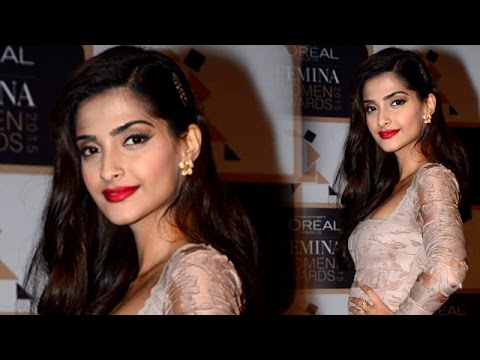 Sonam Kapoor's Nipslip at  L`Oreal Paris Femina Women Awards