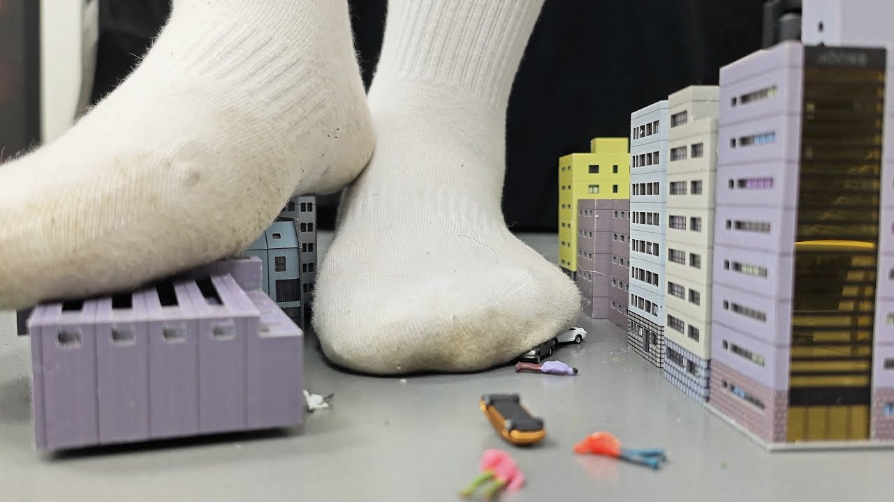 【Sound Effect】Giantess dirty sock feet crush tiny city